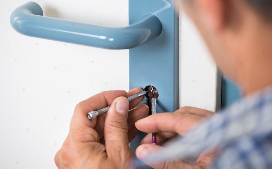 ouvrir une porte de chambre sans clé Ézanville